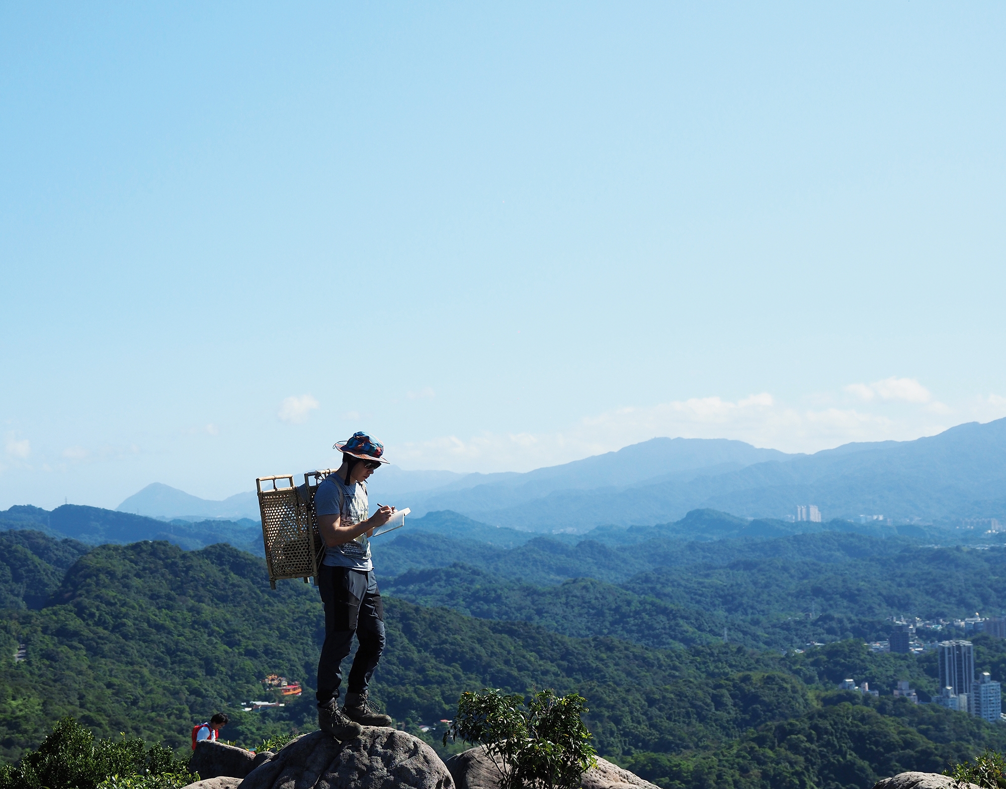 上山找解答用插畫記錄山林沈恩民- Taiwan Panorama