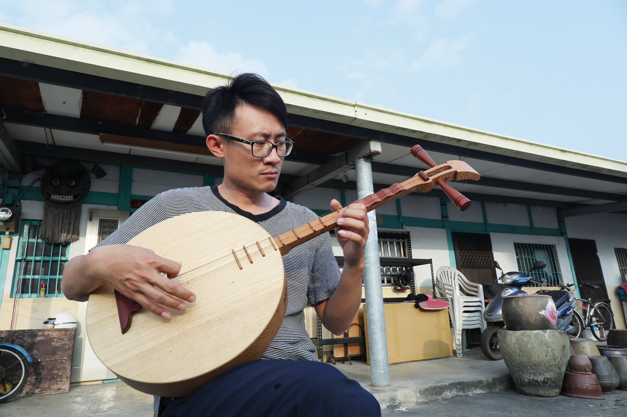 郷土音楽への愛 伝統弦楽器を作る林宗範 台灣光華雜誌